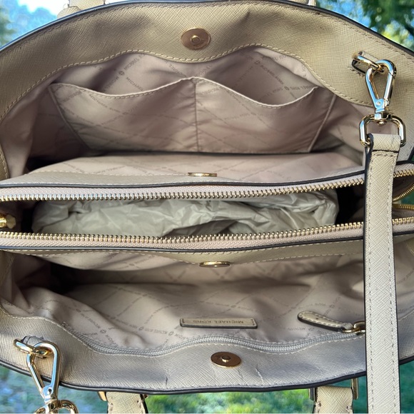 Kaki colored Michael Kors bag - Picture 3 of 11